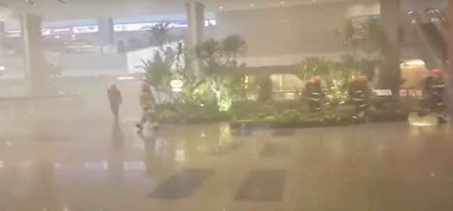 【影】新加坡樟宜機場火警 第二航廈班機延誤 | 華視新聞