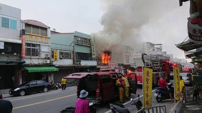 台東市區火警 3戶民宅受損1人受傷送醫 | 火警。