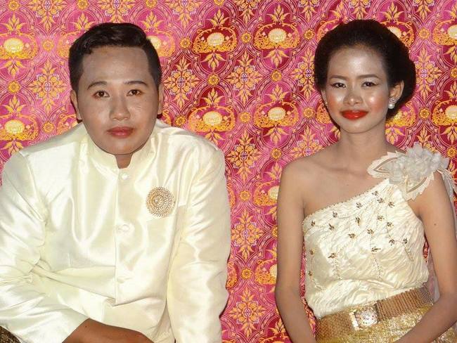 請錯化妝師 新人化得像鬼重拍結婚照 | 華視新聞