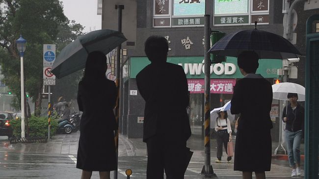 今雨緩悶熱高溫32度 周五防大雨豪雨 | 華視新聞