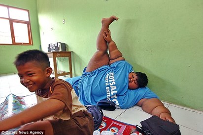世界最胖男孩 190公斤被警告會”吃到胖死” | 他的體重有六個同齡小孩那麼重