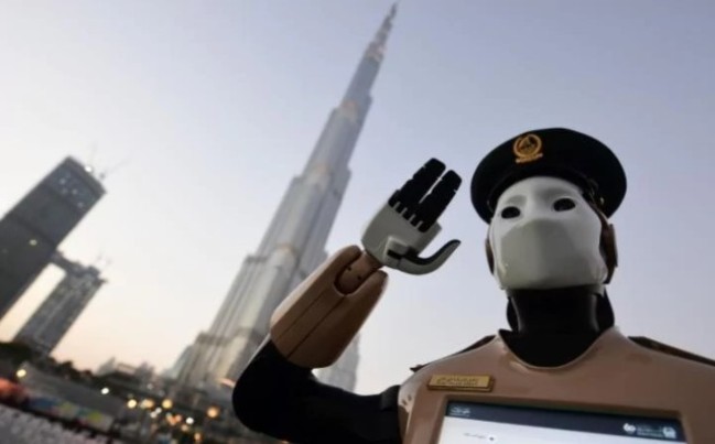 杜拜推"機器人警察" 盼2030年取代1/4警力! | 華視新聞