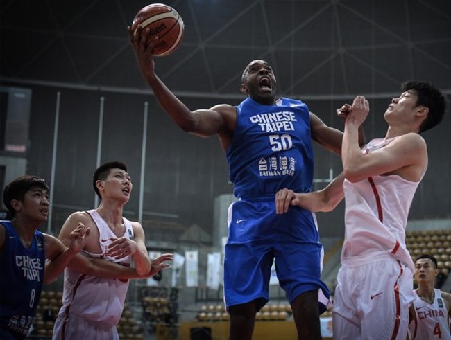 東亞籃球錦標賽 中華隊首戰63:96輸中國 | 華視新聞