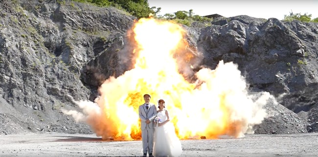 【影】象徵愛得火熱! 爆破婚紗超刺激像拍電影 | 華視新聞