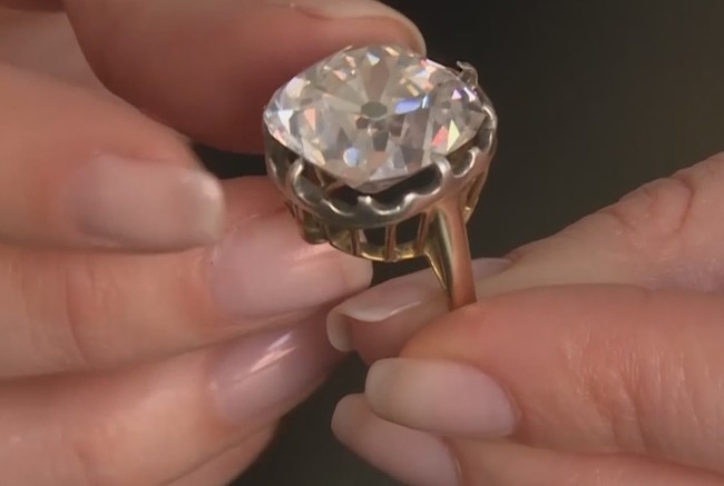 “假鑽戒”戴十幾年 竟是26.27克拉真鑽石 | 華視新聞