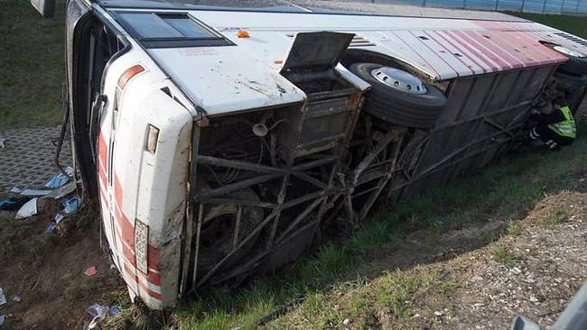 俄羅斯公路車禍 巴士衝出車道11死40多人傷 | 華視新聞