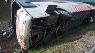 俄羅斯公路車禍 巴士衝出車道11死40多人傷