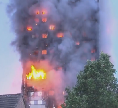 英國倫敦公寓大火 27層整棟燒恐樓塌 | 西倫敦公寓大火。