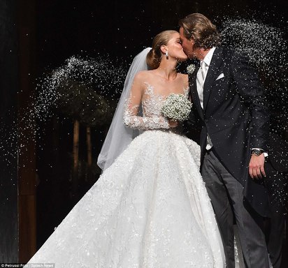 【圖】施華洛世奇千金出嫁 "水晶婚紗"要價2千萬! | 
