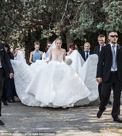 【圖】施華洛世奇千金出嫁 "水晶婚紗"要價2千萬! | 