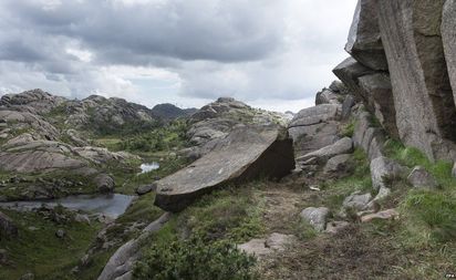 挪威岩石"巨人陰莖"斷了 民眾募資57萬盼接回 | (翻攝BBC)