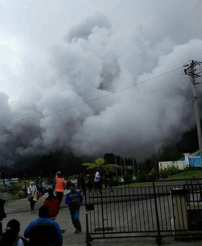 印尼爪哇島火山噴發 搜救直升機墜毀2死 | 