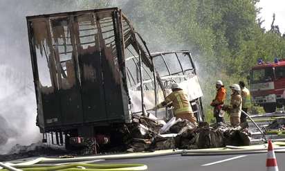 德國觀光巴士起火 31人送醫17人失蹤恐喪命 | 觀光巴士。