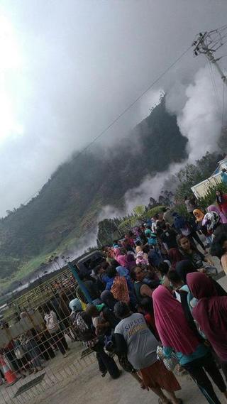 印尼爪哇島火山噴發 搜救直升機墜毀2死