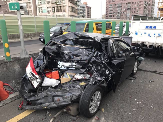 台65線4車追撞1自小客車變形 1駕駛送醫 | 華視新聞