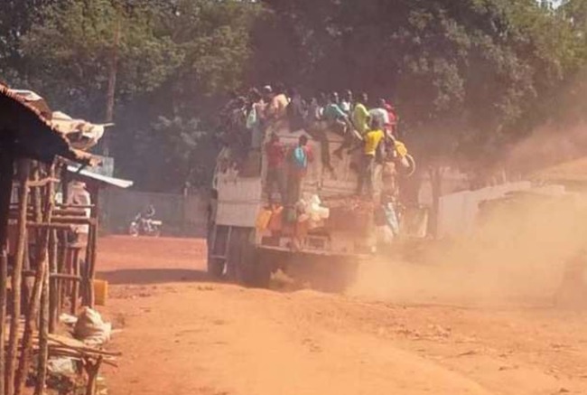 中非共和國卡車超載釀禍 翻覆77死60傷 | 華視新聞