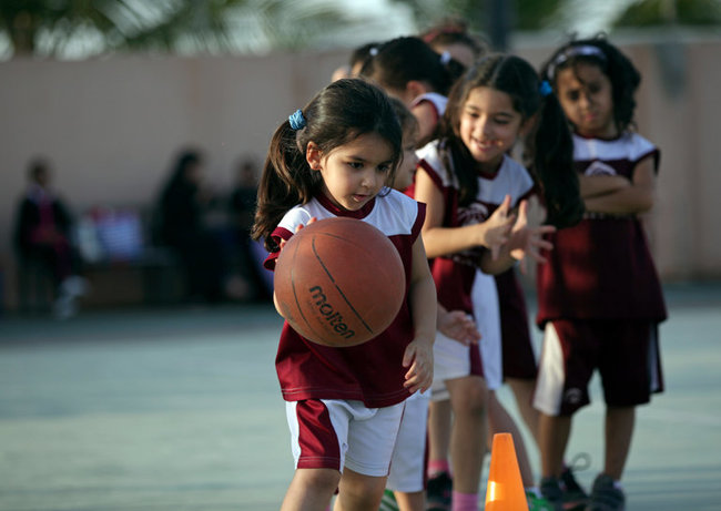 歷史性的突破! 沙國女生可上體育課了 | 華視新聞