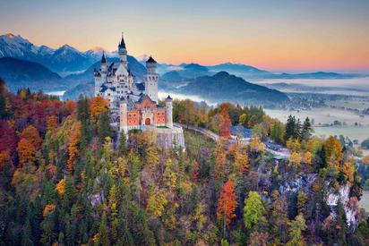 【圖輯】一生必去! 歐洲最美的10座城堡 | 德國的Neuschwanstein Castle(圖片來源／翻攝GEO)