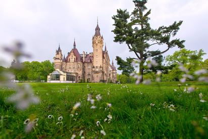 【圖輯】一生必去! 歐洲最美的10座城堡 | 波蘭的Moszna Castle(圖片來源／翻攝GEO)