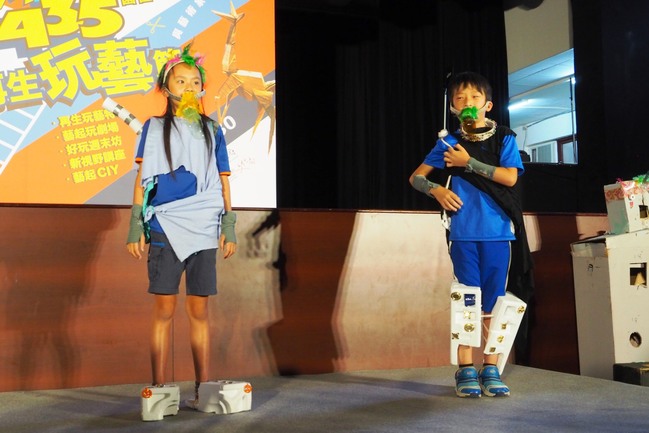 學童秀創意! 回收物變"未來服裝" | 華視新聞