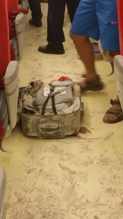 普悠瑪號旅客行李鋰電池爆炸! 台鐵:無人受傷 | (翻攝爆料公社)