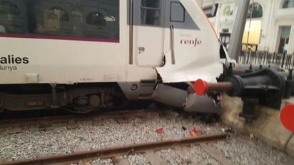 【影】巴塞隆納火車撞月台　48名乘客受傷 | (翻攝太陽報)