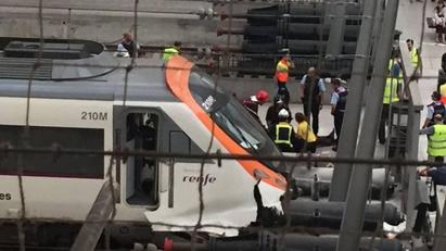 【影】巴塞隆納火車撞月台　48名乘客受傷 | (翻攝太陽報)