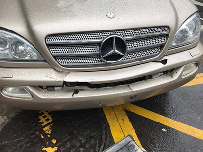 女上士酒駕撞賓士車 國防部:列檢討汰除名單 | 保險桿破裂。