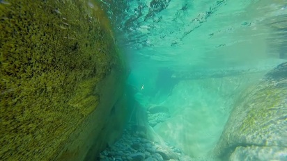 【影】瑞士人間仙境 清澈河水幾乎完全透明 | (翻攝臉書Capedit)