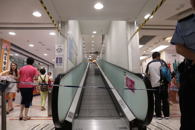 香港商場天花板滲腐蝕液體 6女2男受傷 | 華視新聞