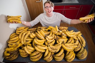 英男每週吃150根香蕉 稱:我更健康了!