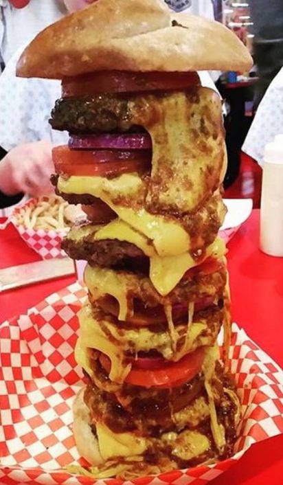 心臟病發也要吃! 最詭異餐廳 9982大卡漢堡現身 | 超高熱量漢堡。