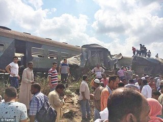 【影】埃及海港城市火車相撞 至少28死100傷