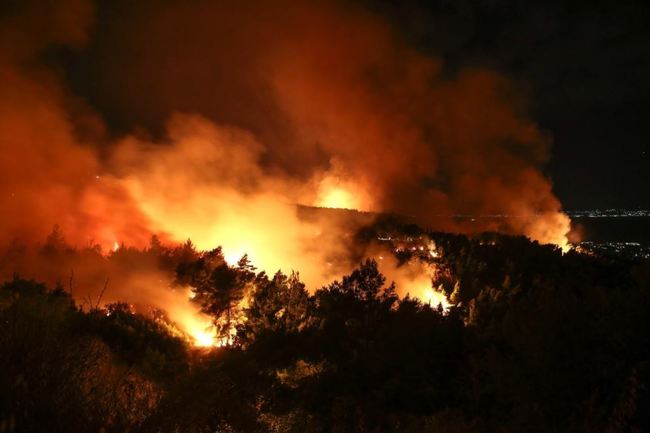 希臘度假勝地冒森林大火 萬人緊急撤離 | 華視新聞