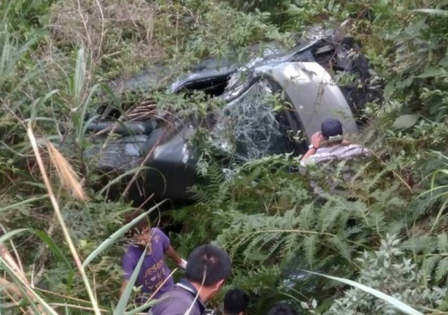 車輛墜10公尺深谷 1人骨折4輕傷 | 華視新聞