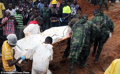 獅子山嚴重土石流 死亡人數近400人 | 死傷人數攀升。