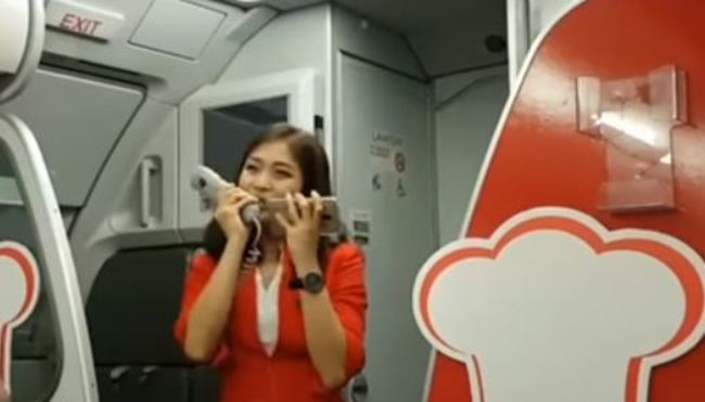 航班延誤空姐"開口"這樣做 乘客耳朵懷孕了! | 華視新聞