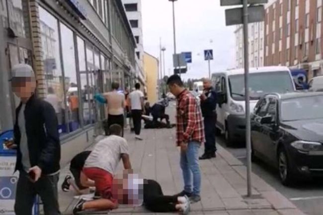 芬蘭男揮刀攻擊害6傷 警開槍射大腿逮捕 | 華視新聞
