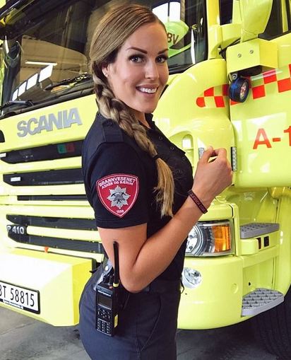 【圖】30歲挪威女子 被封”世界最性感消防員” | (翻攝Daily Mail)
