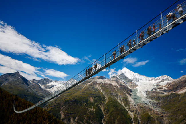 【影】你敢走嗎? 全球最長行人吊橋正式開通! | 華視新聞