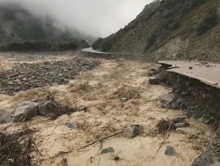 【影】俄國山區暴發土石流 超過300人受困