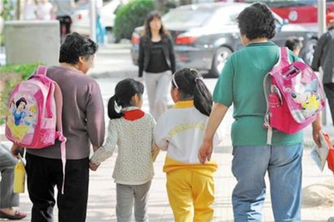 媽寶養成? 調查:過半家長不滿孩子生活自理能力 | 華視新聞
