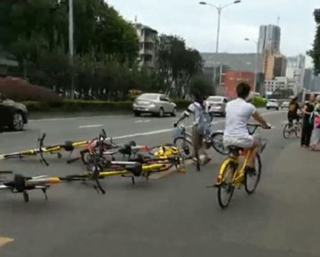 共享單車變城市垃圾 北京當局擬管制數量 | 華視新聞