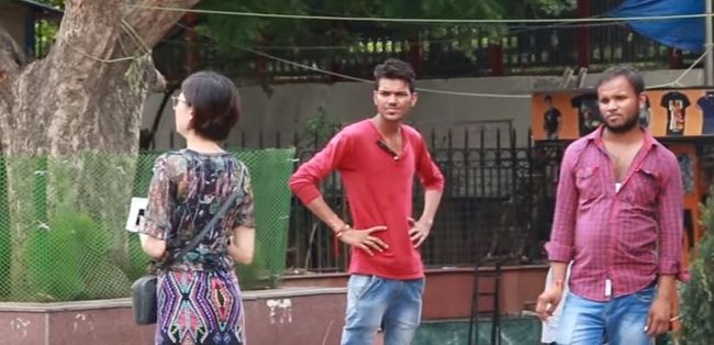 【影】美女走在印度街頭! 實測驚見"眾男虎視眈眈" | 華視新聞