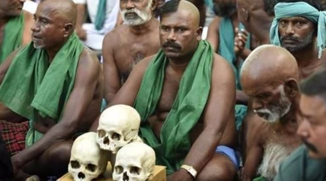 印度旱災農民吃屎! 喊"啃人肉"逼政府出來面對 | 華視新聞