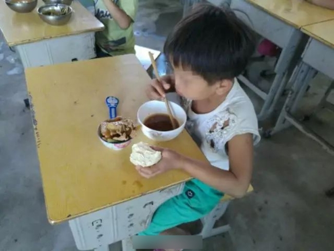 女童營養午餐只吃菜汁 "主菜留給爺爺奶奶" | 華視新聞