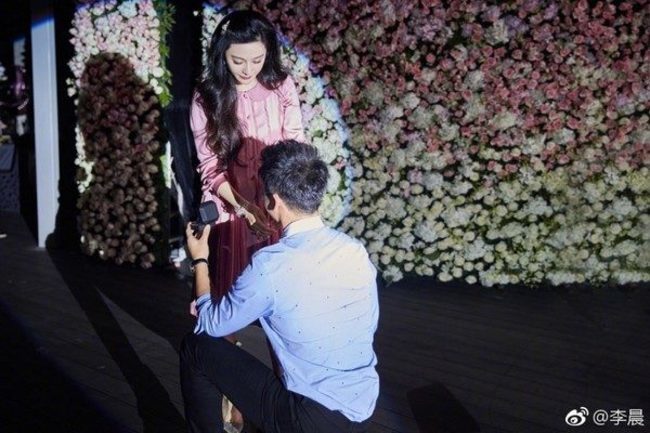 范冰冰 男友下跪求婚成功 | 華視新聞