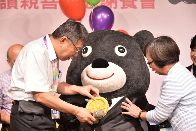 有工作了! 柯P簽聘書 熊讚樂當"台北市吉祥物" | 華視新聞