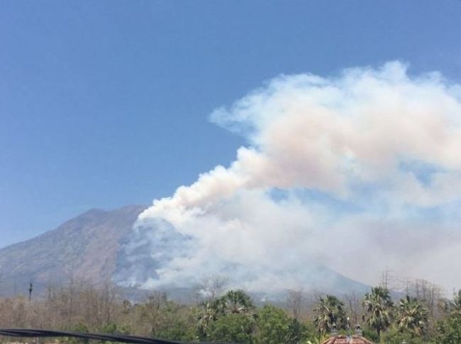 峇里島火山爆發預警 當局緊急疏散萬人 | 華視新聞