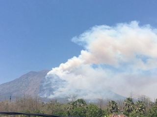 峇里島火山爆發預警 當局緊急疏散萬人